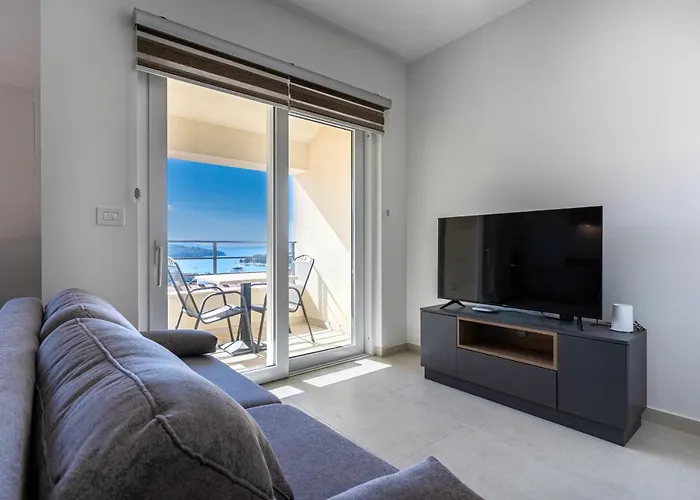 Season Surprise Apartment *